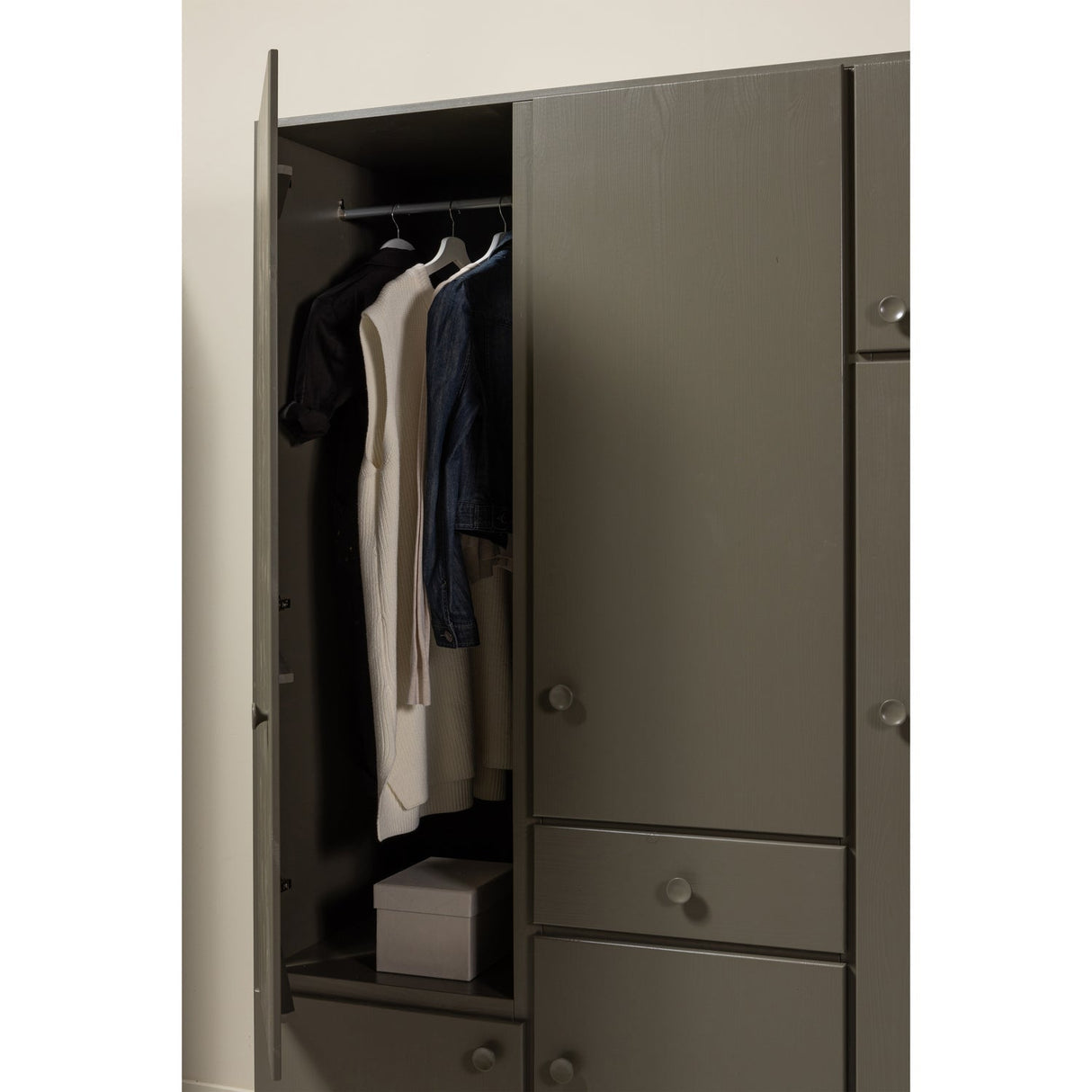 Alfie Kleiderschrank 160 cm - wald/Kiefer [fsc] - Kleiderschränke - ALVAHOME