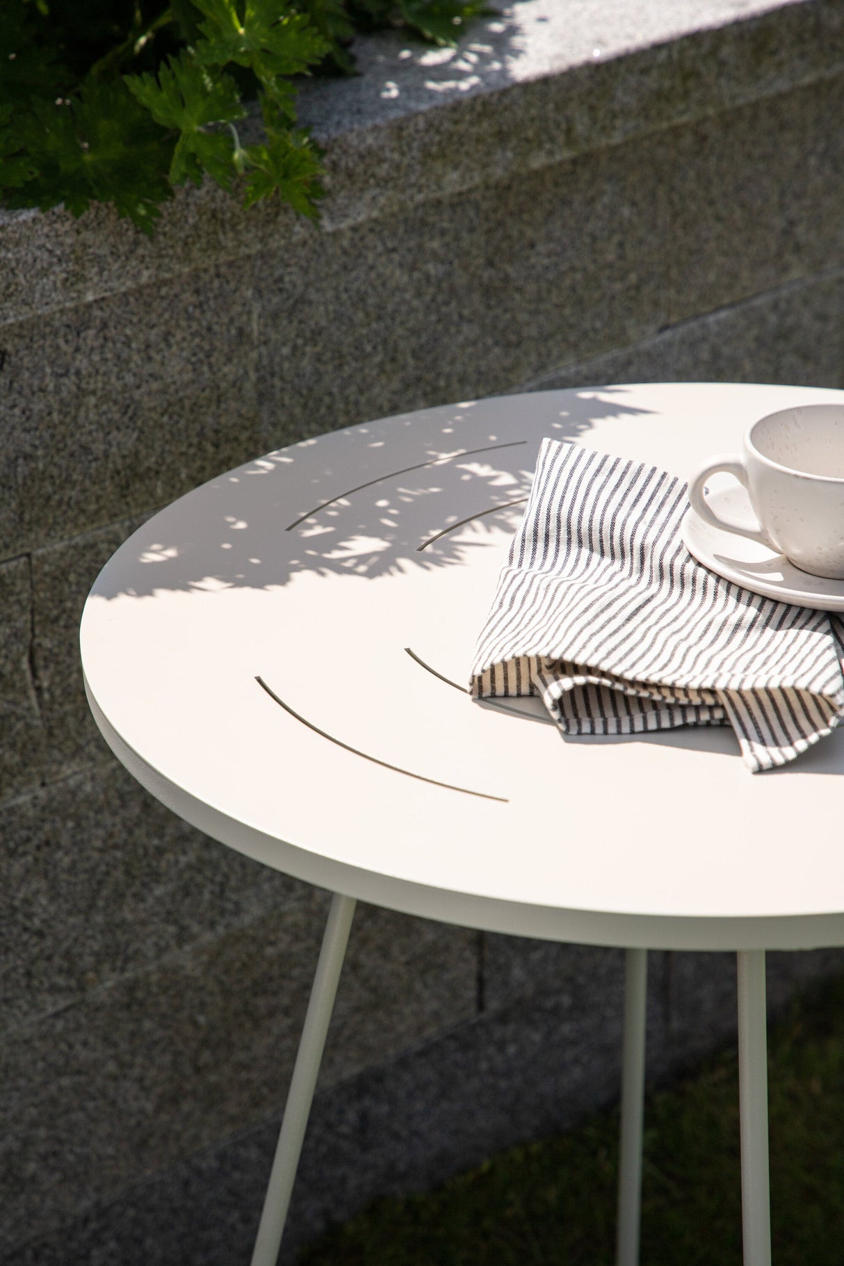 Bacong Outdoor - Tisch - beige/Stahl - Outdoor - Tische - ALVAHOME