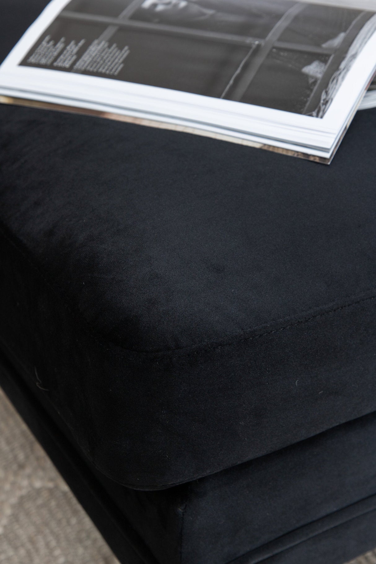 Boom Ottoman - schwarz/Polyester - Samt - Ottomane / Poufs - ALVAHOME