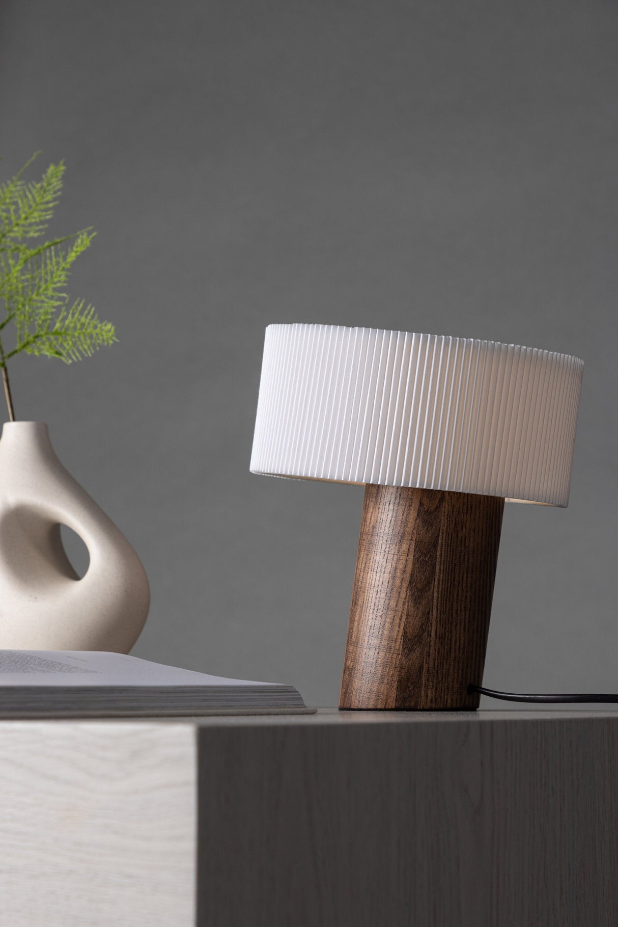 Branäs Tischlampe - walnuss/Papier - Tischlampen - ALVAHOME