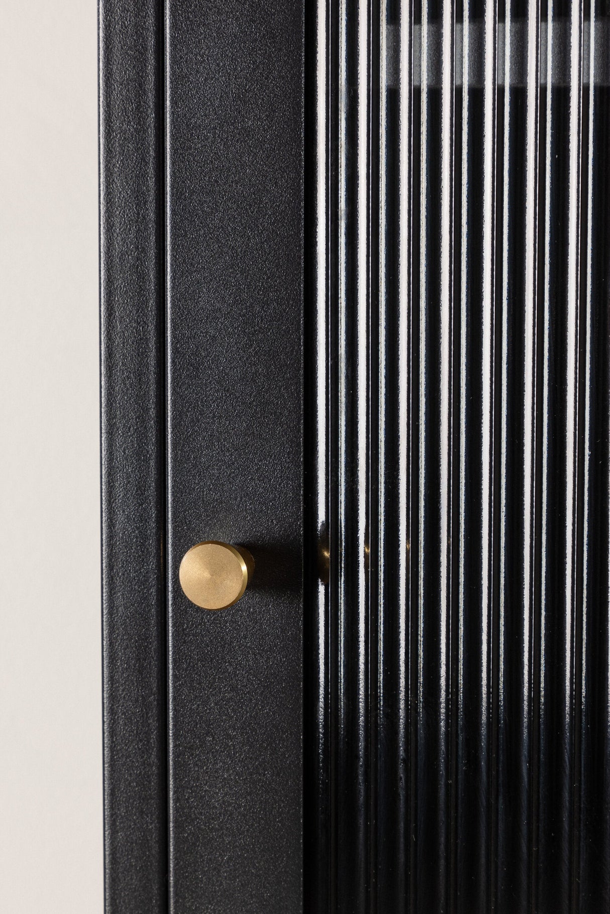 Cali Schrank - schwarz/Stahl - Schränke - ALVAHOME