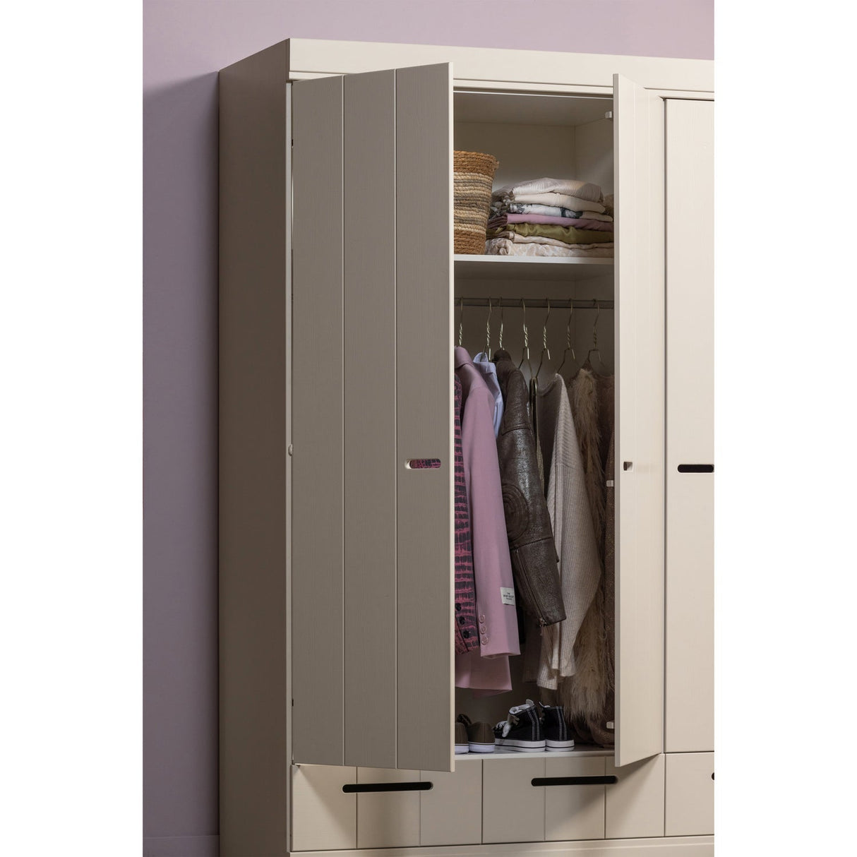 Connect 3 - türiger Kleiderschrank - staub/Kiefer [fsc] - Kleiderschränke - ALVAHOME