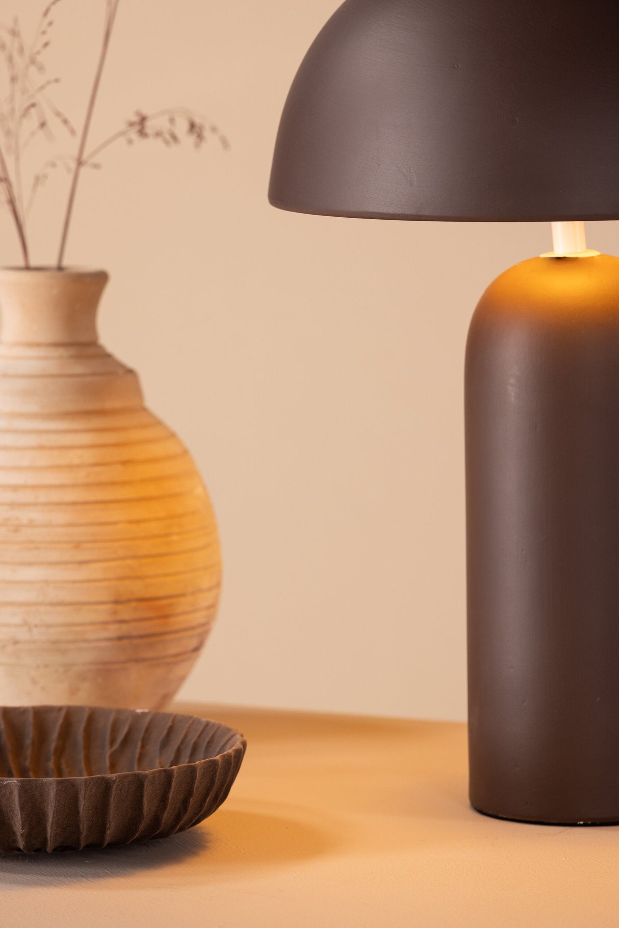 Corello Tischlampe - braun/Sprühstein - Tischlampen - ALVAHOME