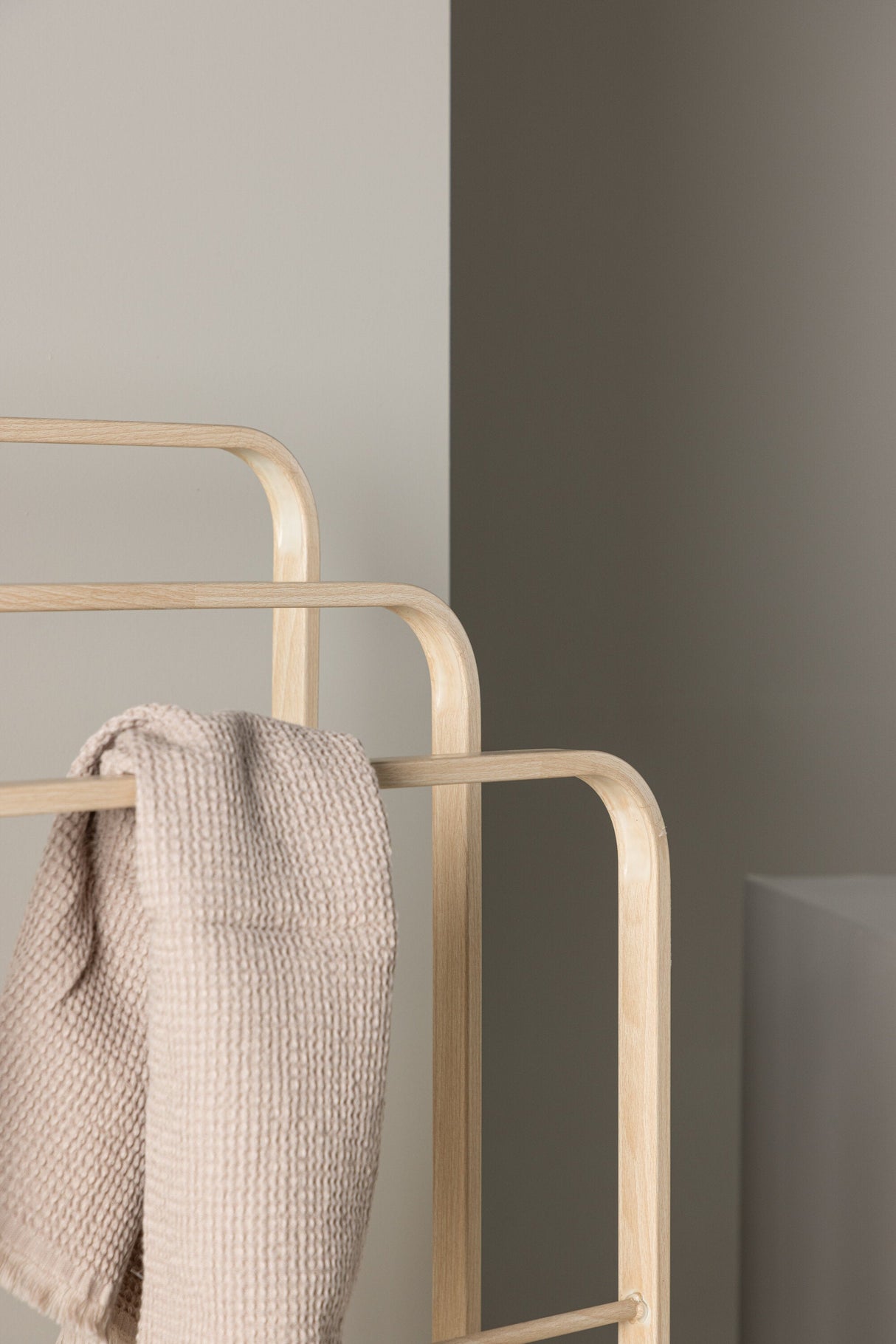 Drammen Kleiderständer - white - wash/Stahl - Kleiderständer - ALVAHOME