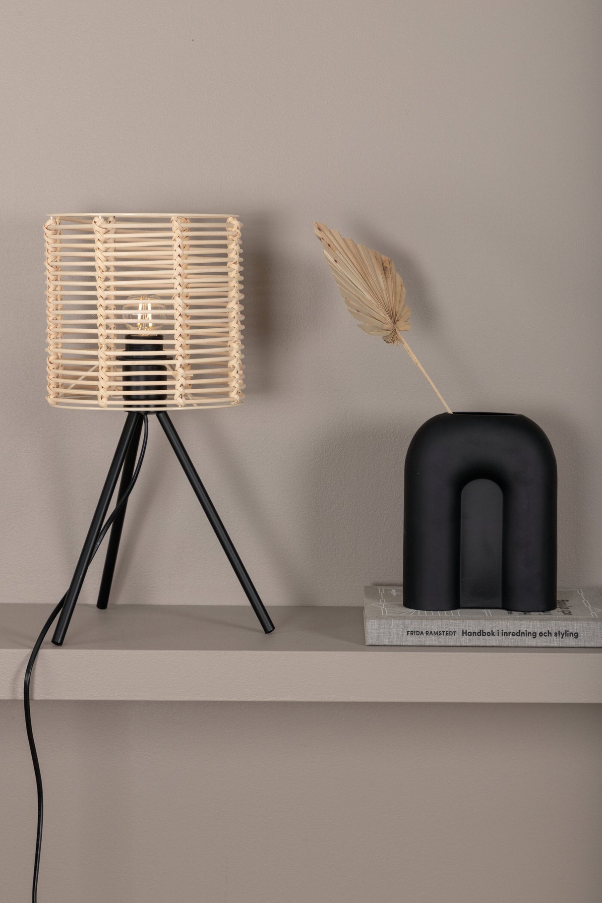 Fence Tischlampe - schwarz/Rattan - Tischlampen - ALVAHOME