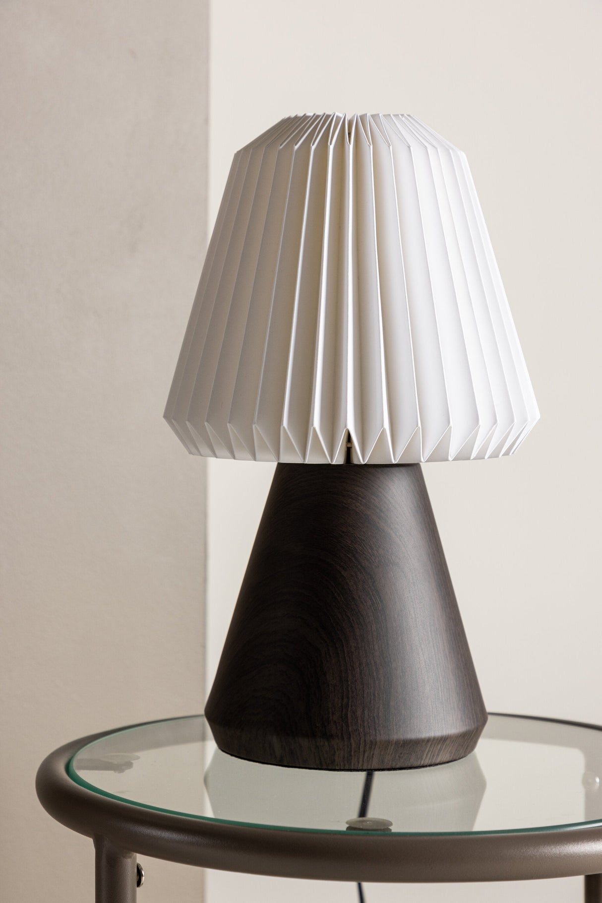 Fjällen Tischlampe - walnuss/Papier - Tischlampen - ALVAHOME