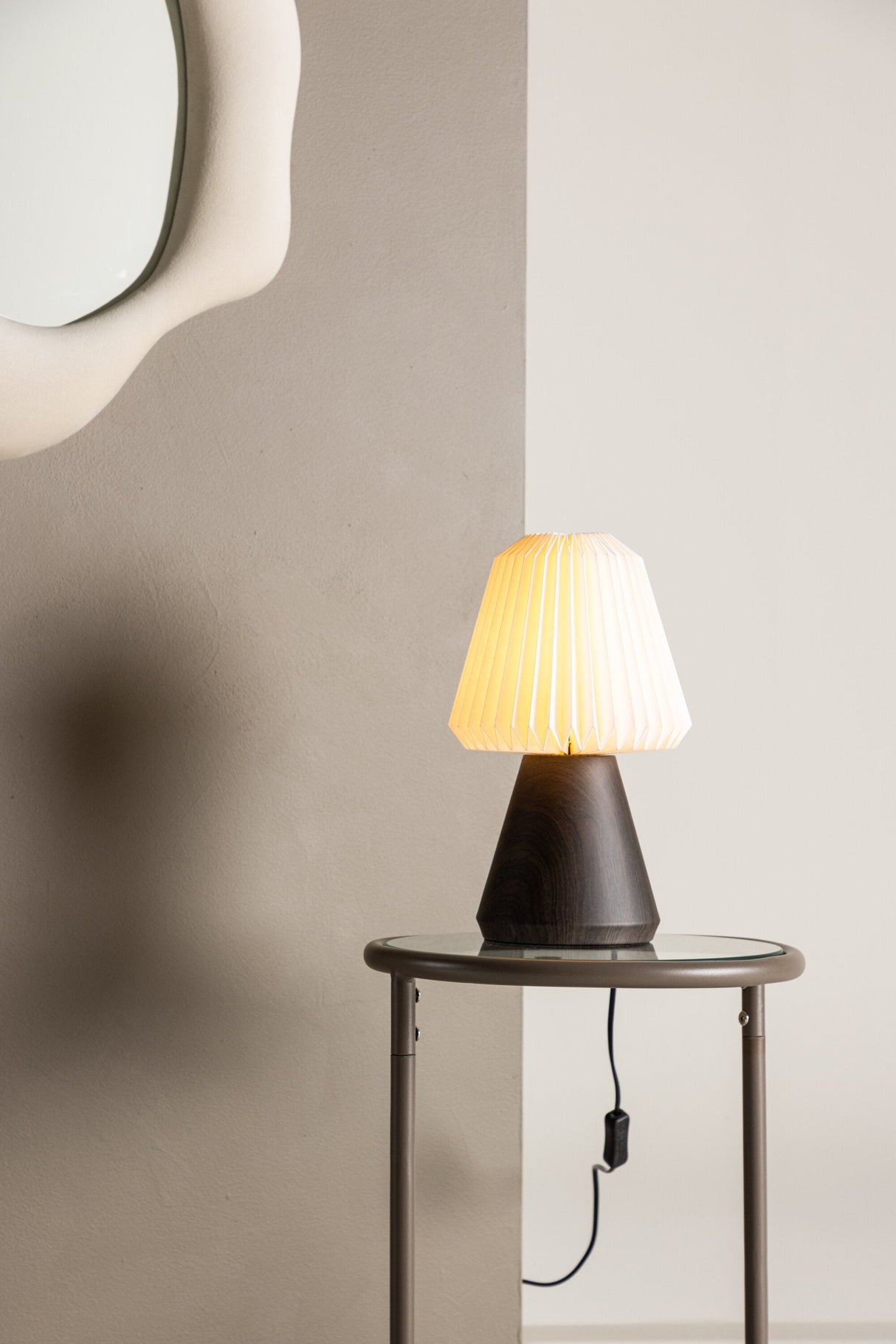 Fjällen Tischlampe - walnuss/Papier - Tischlampen - ALVAHOME