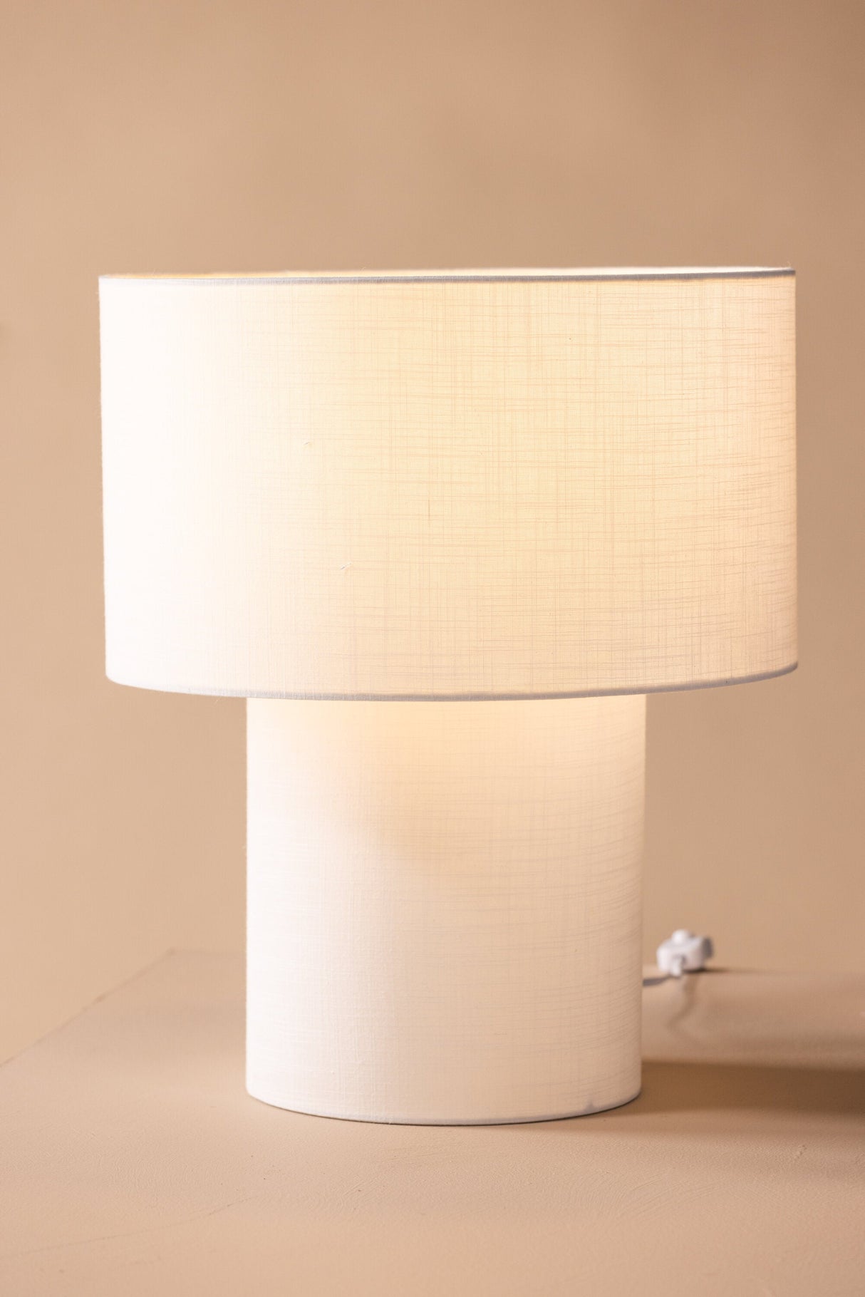 Globia Tischlampe - weiß/Polyester - Leinen - Tischlampen - ALVAHOME