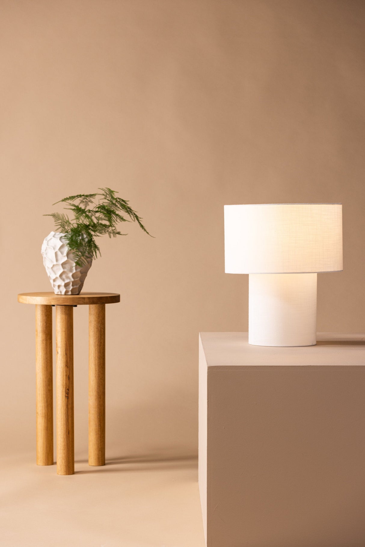 Globia Tischlampe - weiß/Polyester - Leinen - Tischlampen - ALVAHOME