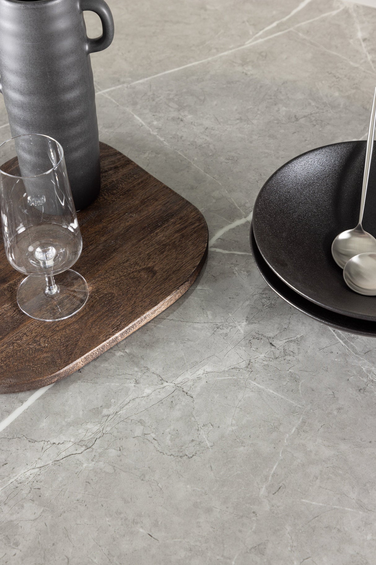 Härön runder Esstisch - mokka/Glas - Runde Esstische - ALVAHOME