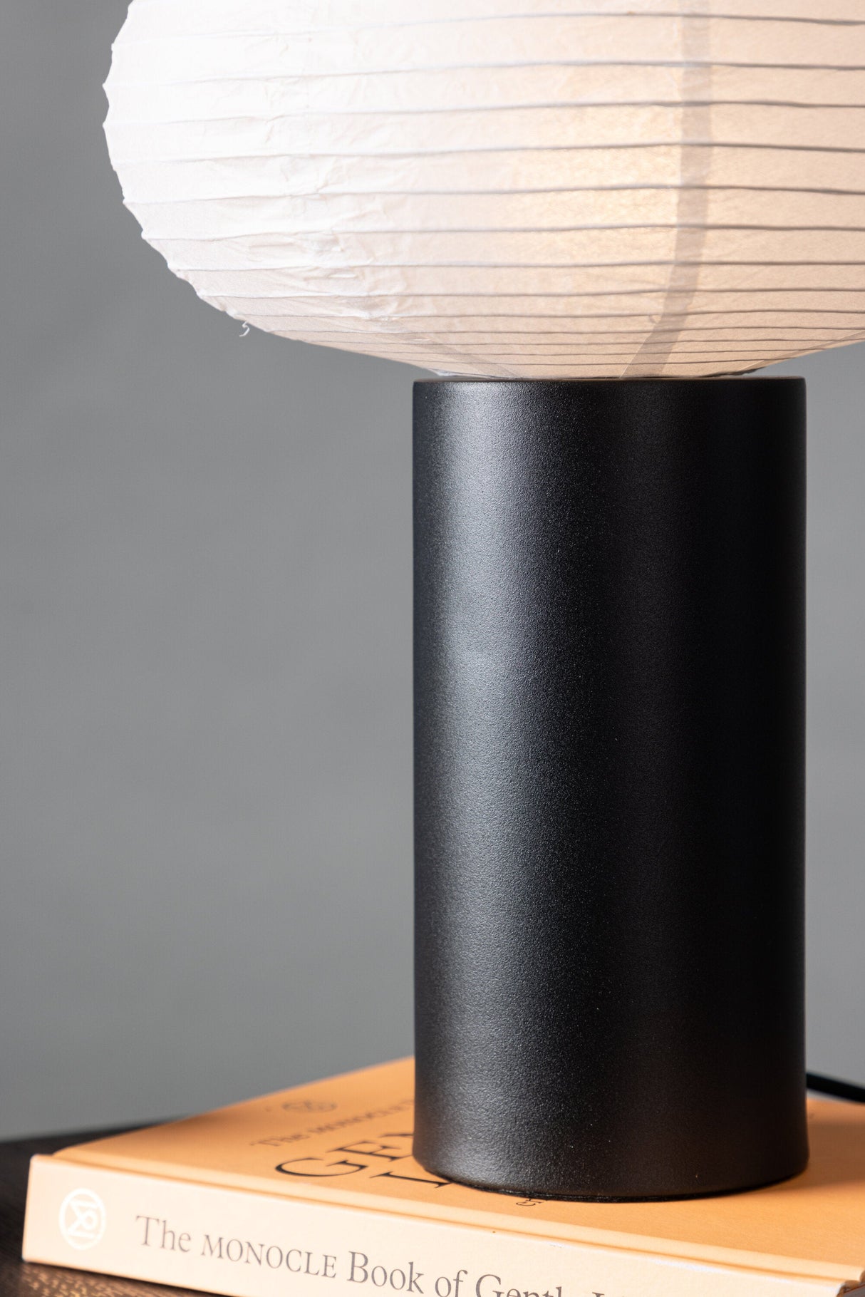 Hovfjället Tischlampe - schwarz/Papier - Tischlampen - ALVAHOME