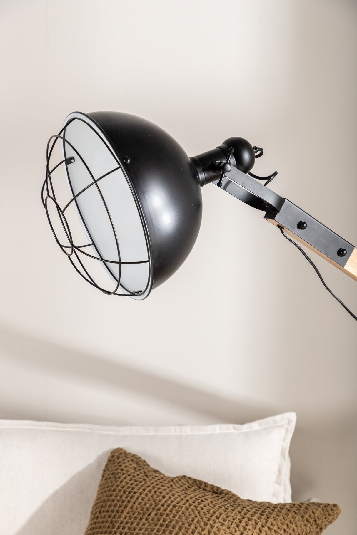 Kick Stehlampe - schwarz/Stahl - Stehlampen - ALVAHOME