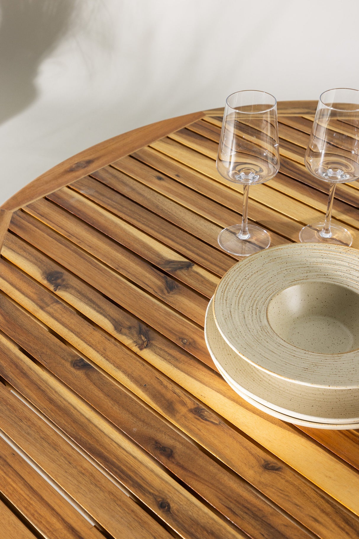 Lumpur Outdoor - Esstisch rund - natur/Akazie - Outdoor - Esstische (rund) - ALVAHOME