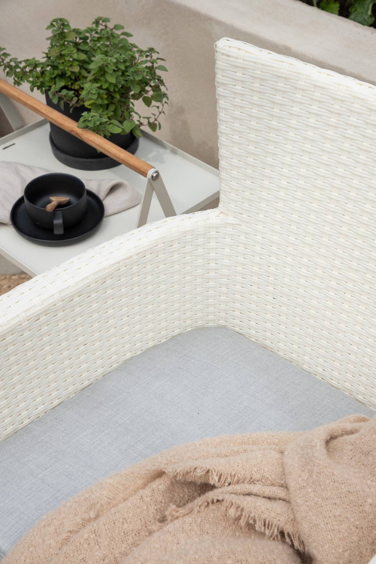 Malina Outdoor - Essstuhl - weiß/Weidengeflecht - Outdoor - Essstühle - ALVAHOME