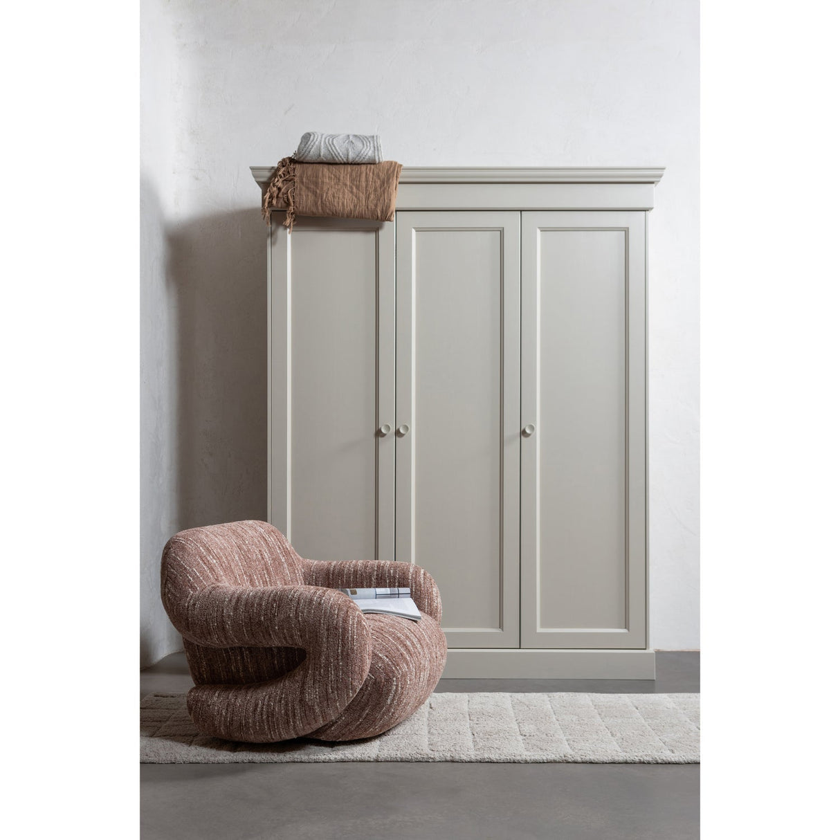 Olivia Kleiderschrank - staub/Kiefer [fsc] - Kleiderschränke - ALVAHOME