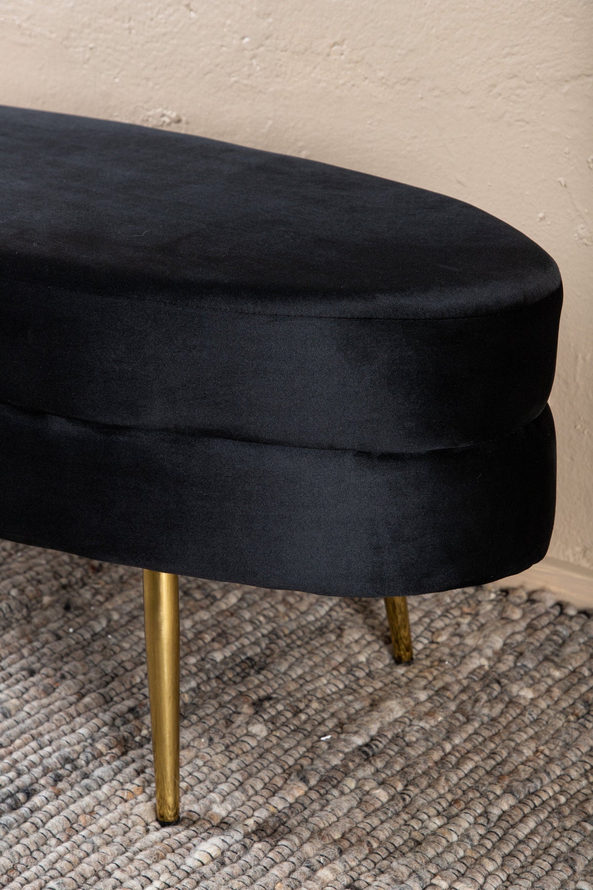 Otto Ottoman - schwarz/Polyester - Samt - Ottomane / Poufs - ALVAHOME