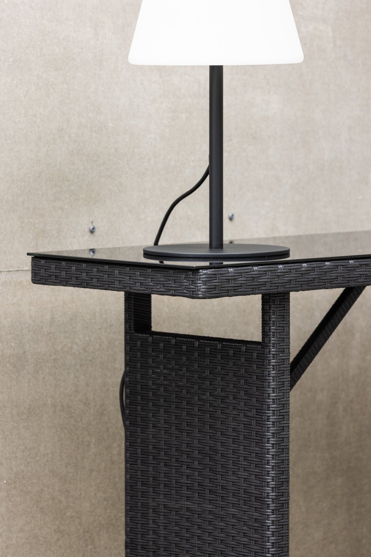 Padova Outdoor - Beistelltisch - schwarz/Weidengeflecht - Outdoor - Beistelltische - ALVAHOME