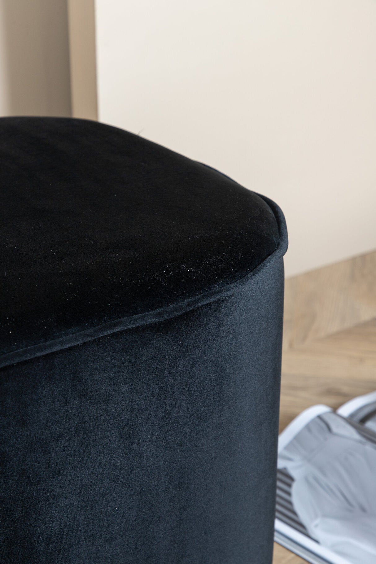 Piff Pouf - schwarz/Polyester - Samt - Ottomane / Poufs - ALVAHOME