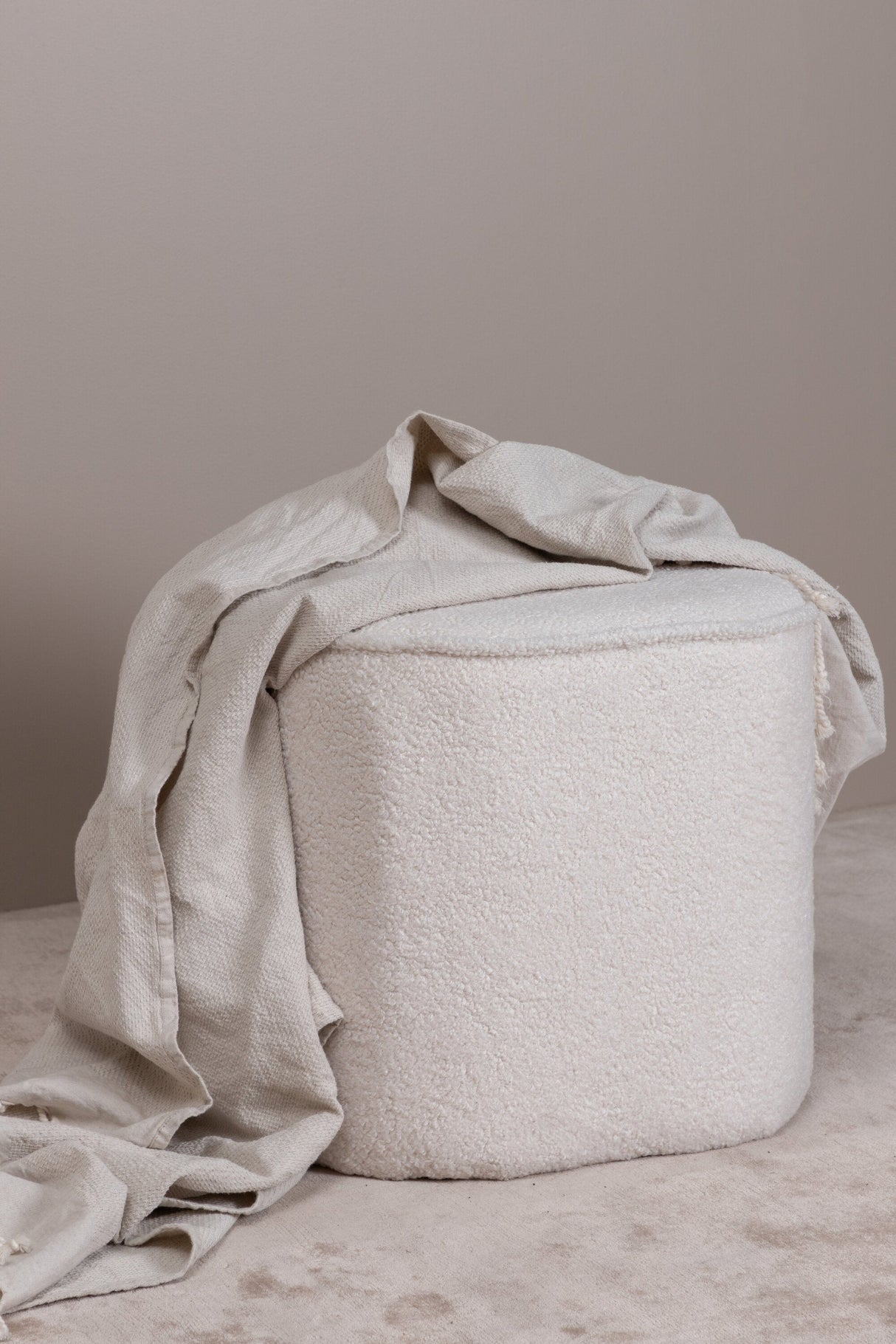 Piff Pouf - weiß/Polyester - Teddy - Ottomane / Poufs - ALVAHOME