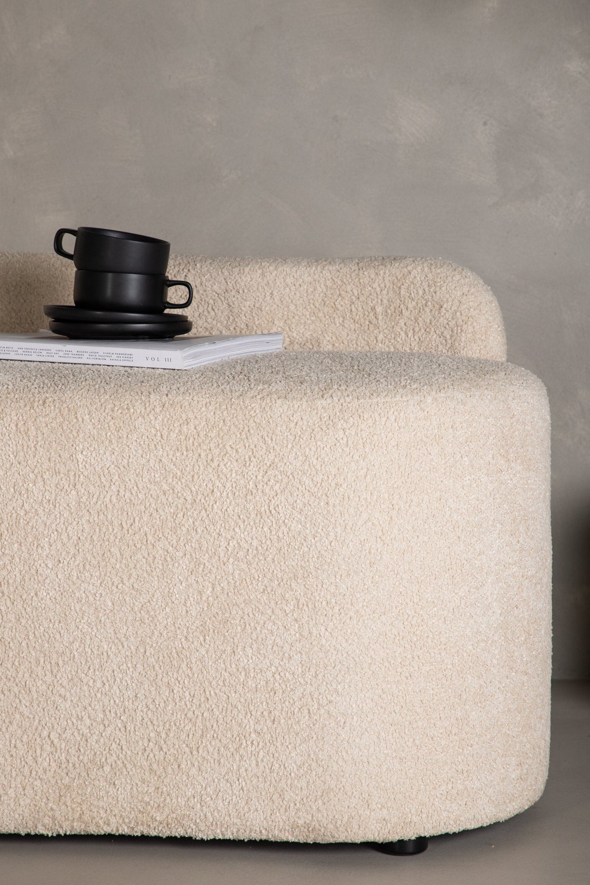 Pocatello 2 - Sitzer Sofa - weiß/Bouclé - 2 - Sitzer Sofas - ALVAHOME
