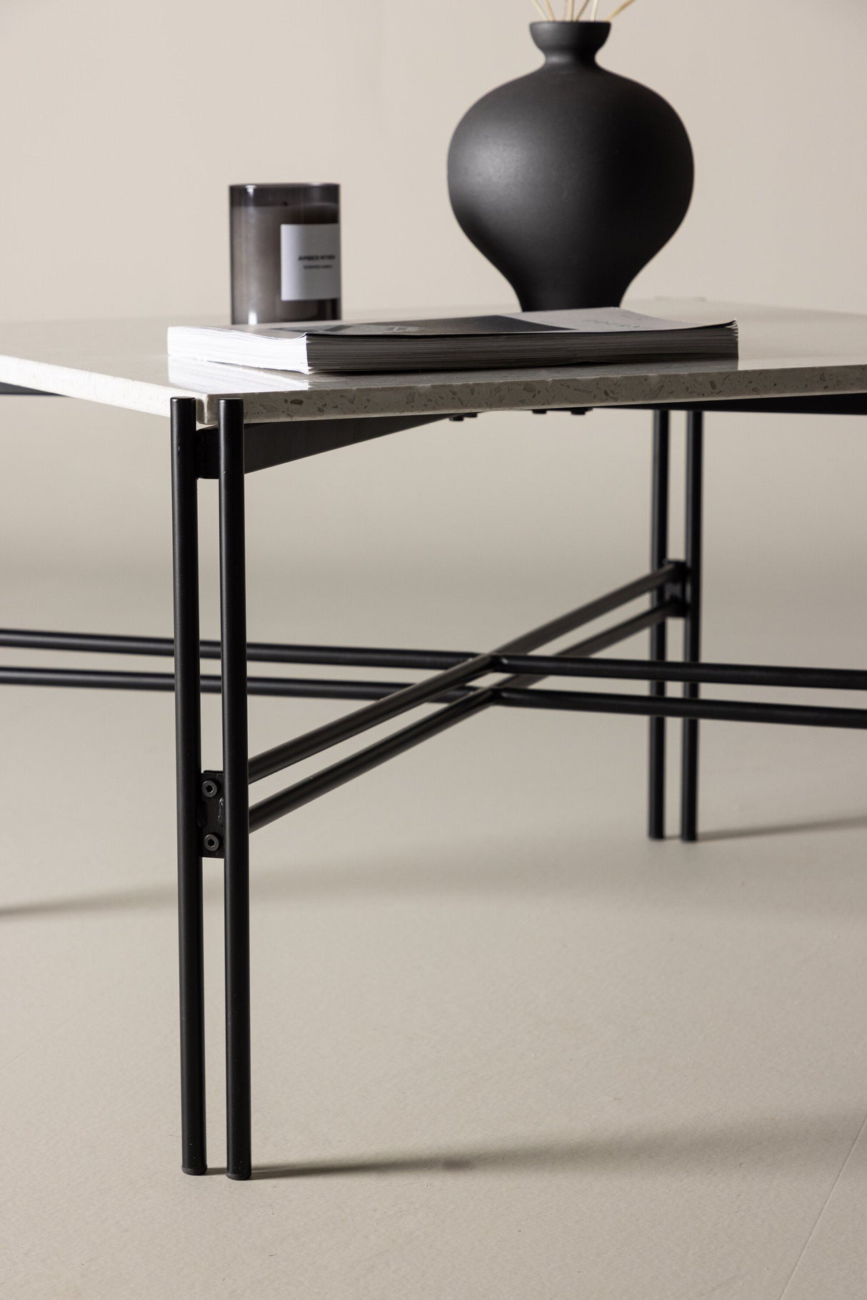 Razzia Couchtisch - weiß/Terrazzo - Couchtische - ALVAHOME