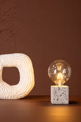 Rilche Tischlampe - weiß/Terrazzo - Tischlampen - ALVAHOME