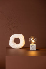 Rilche Tischlampe - weiß/Terrazzo - Tischlampen - ALVAHOME