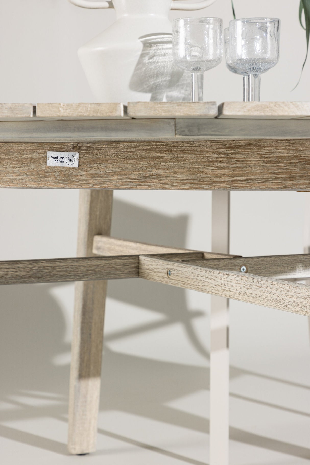 Rives Outdoor - Esstisch rund - hellgrau/Akazie - Outdoor - Esstische (rund) - ALVAHOME