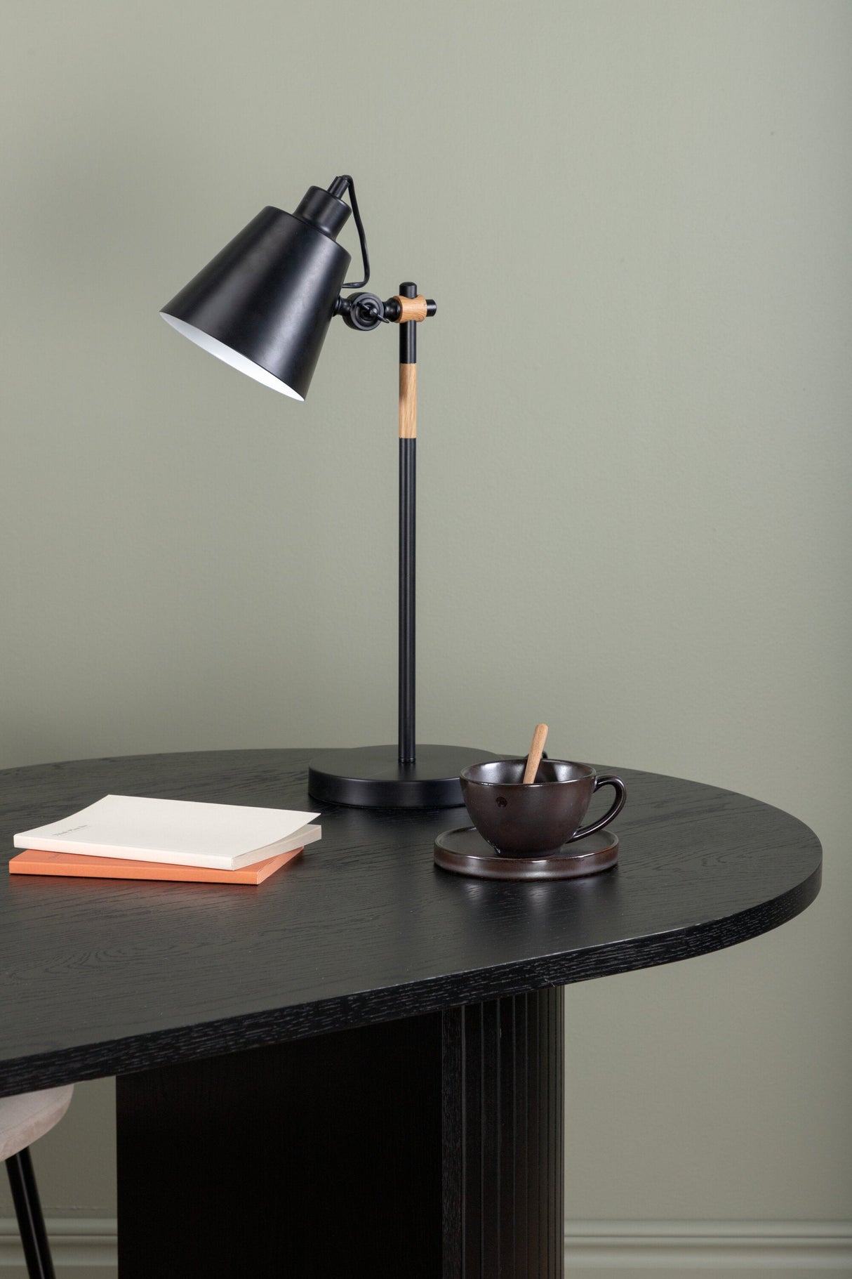 Skott Tischlampe - schwarz/Stahl - Tischlampen - ALVAHOME