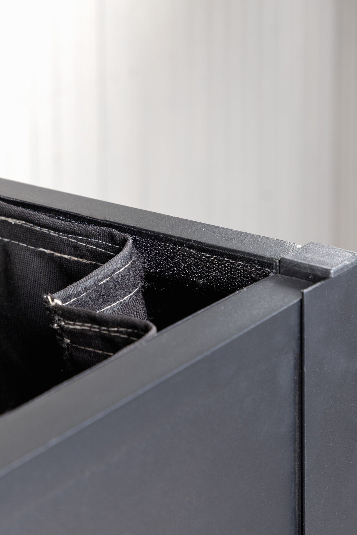 Tiana Kissenbox - schwarz/Aluminum - Kissenboxen - ALVAHOME