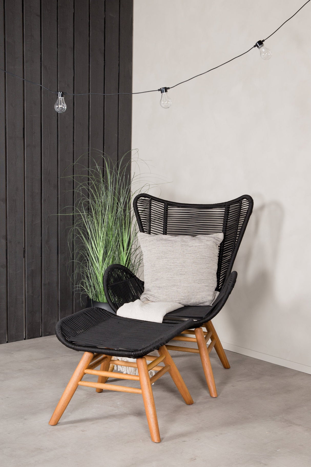 Tingeling Outdoor Lounge - Stuhl - schwarz/Akazie - Accent Chair - ALVAHOME