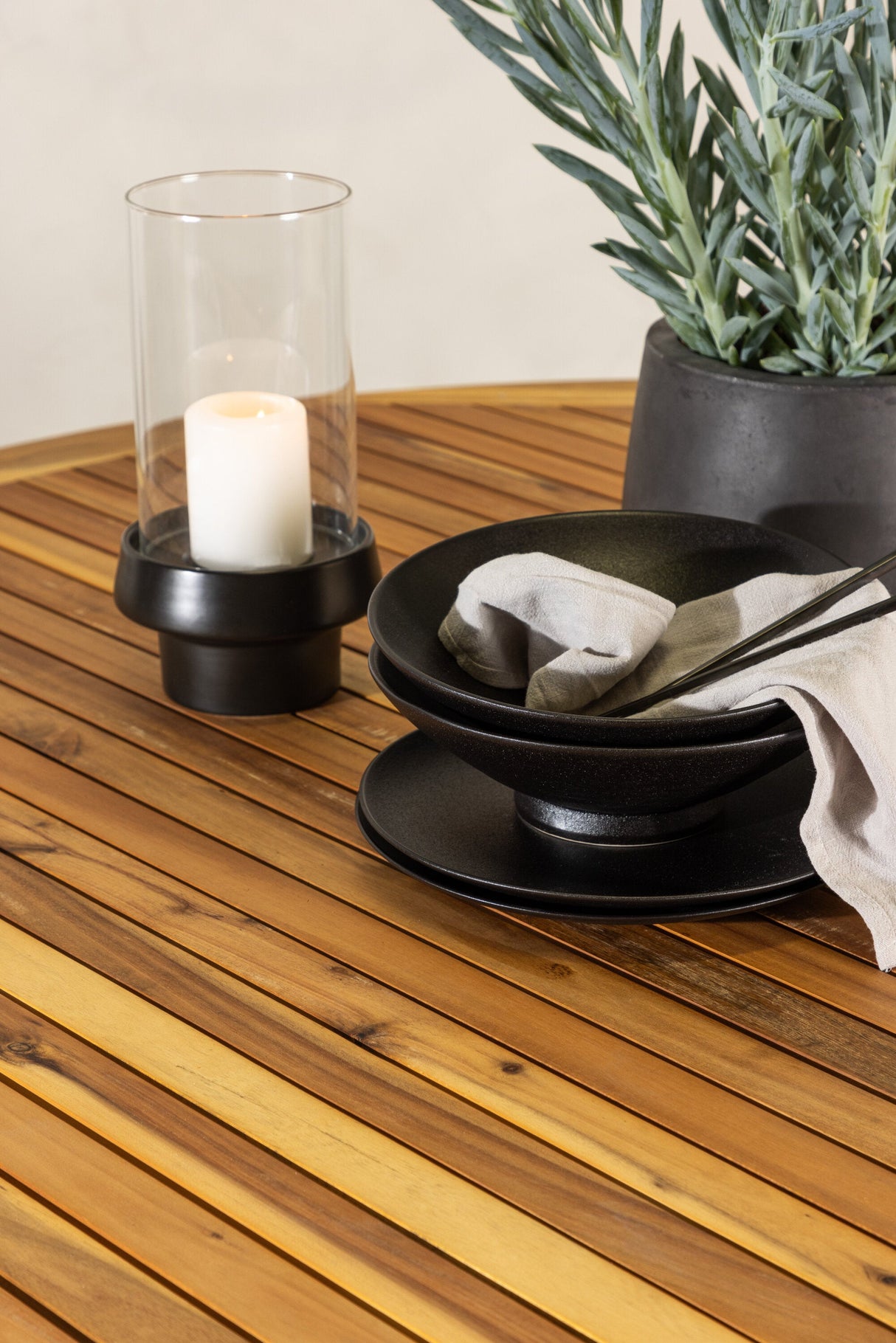 Tucumán Outdoor - Esstisch rund - natur/Akazie - Outdoor - Esstische (rund) - ALVAHOME