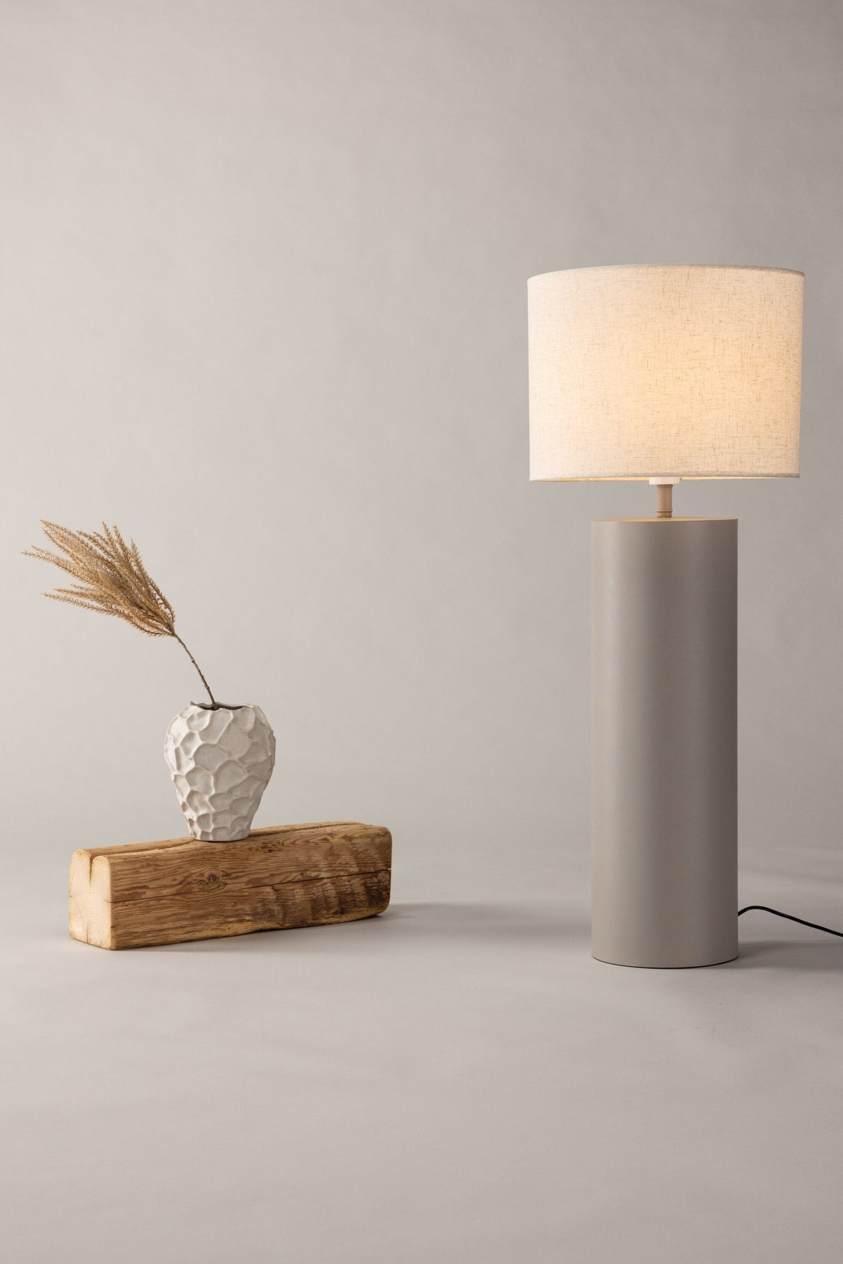 Umeå x Josefin Lustig Stehlampe - grau/Eisen - Stehlampen - ALVAHOME