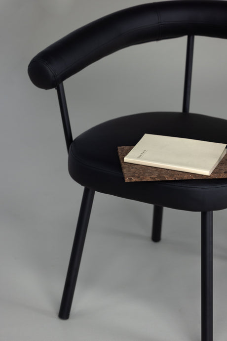 Västerås x Josefin Lustig Esszimmerstuhl - schwarz/Stahl - Essstühle - ALVAHOME