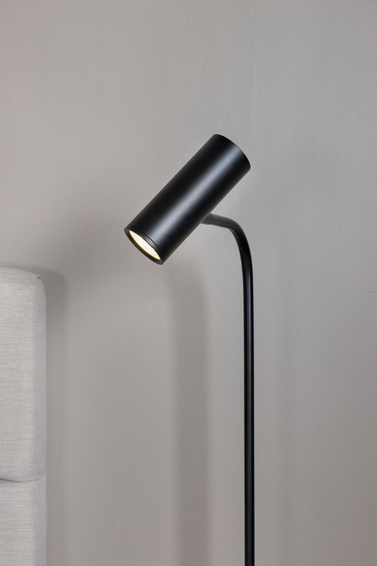 Vega Tischlampe - weiß/Stahl - Tischlampen - ALVAHOME