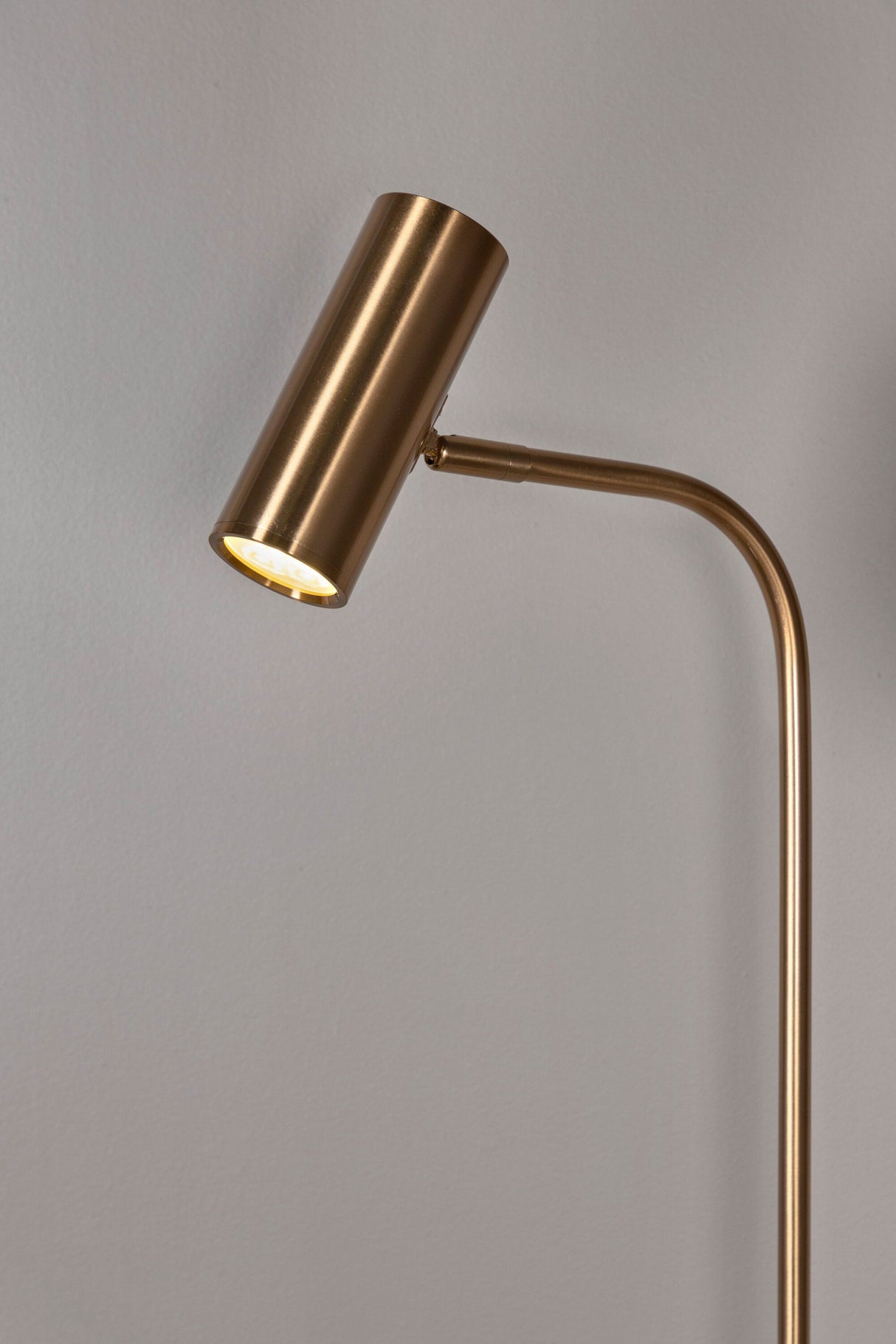 Vega Tischlampe - weiß/Stahl - Tischlampen - ALVAHOME
