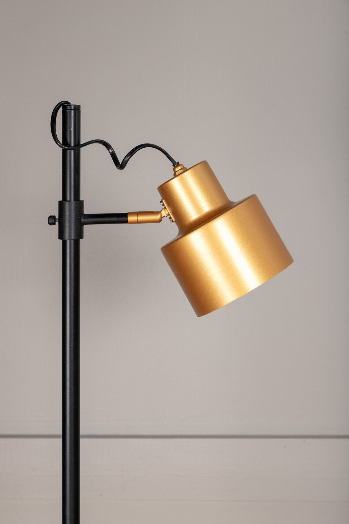 Vifta Stehlampe - schwarz/Stahl - Stehlampen - ALVAHOME