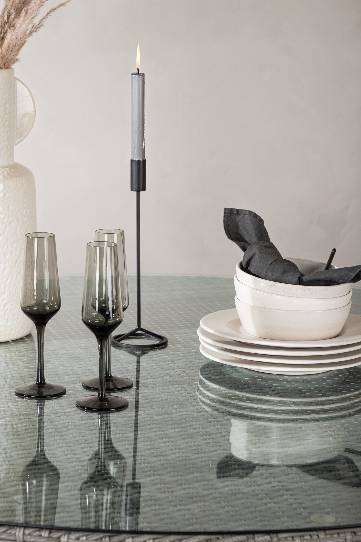 Volta Outdoor - Esstisch rund - grau/Weidengeflecht - Outdoor - Esstische (rund) - ALVAHOME