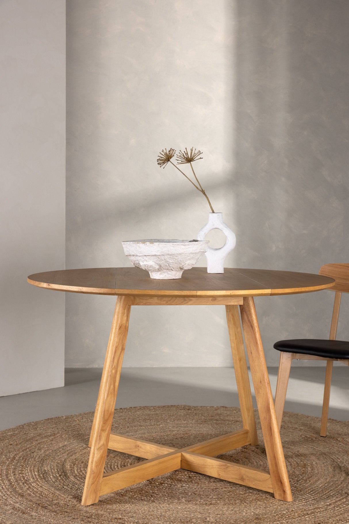 Yakidon runder Esstisch - braun/Gummi - Holz - Runde Esstische - ALVAHOME
