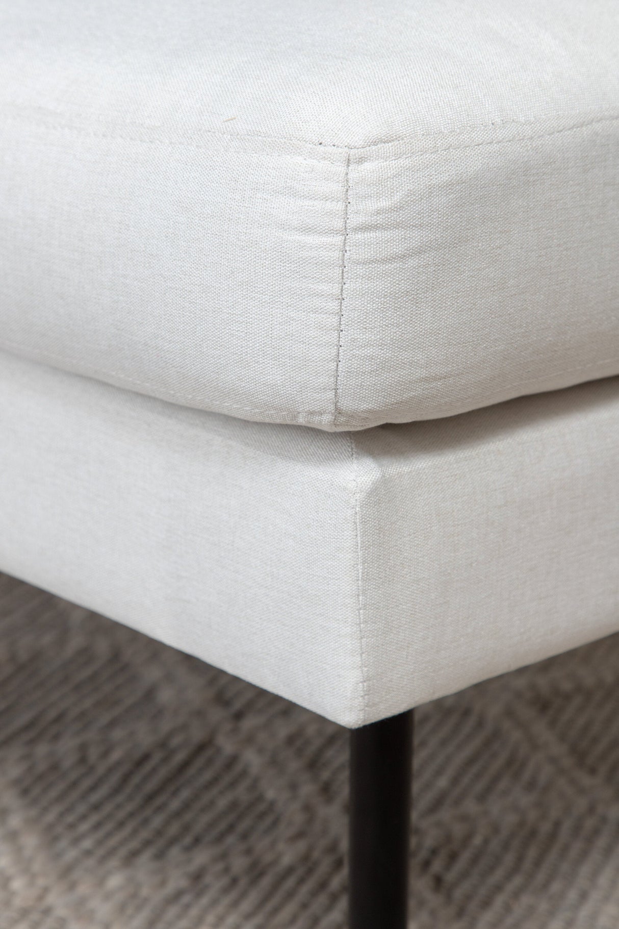 Zoom Ottoman - hellbeige/Polyester - Ottomane / Poufs - ALVAHOME